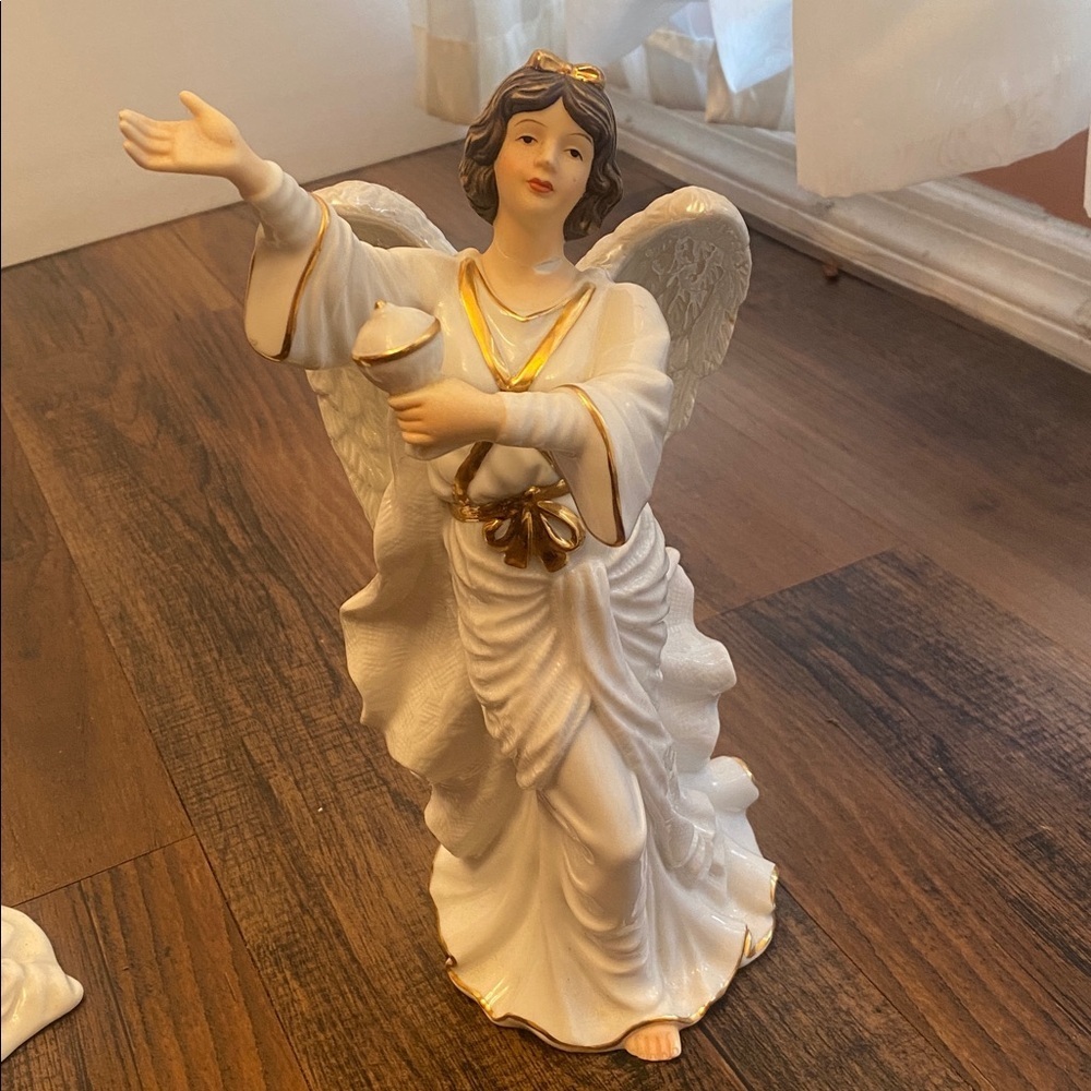 Elegant White and Gold Angel Figurines - Picture 5 of 11